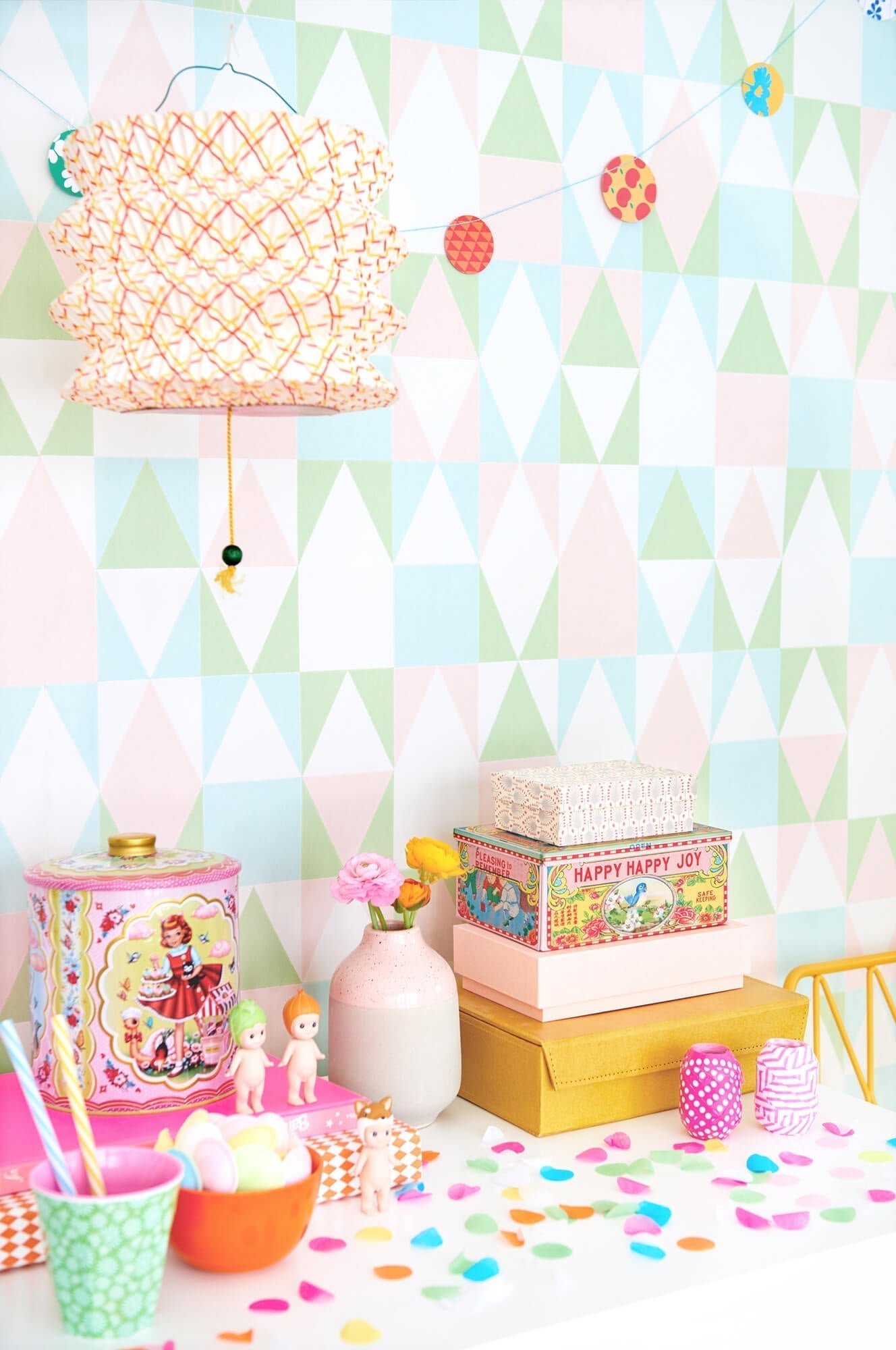 Alice Candy Wallpaper by Majvillan