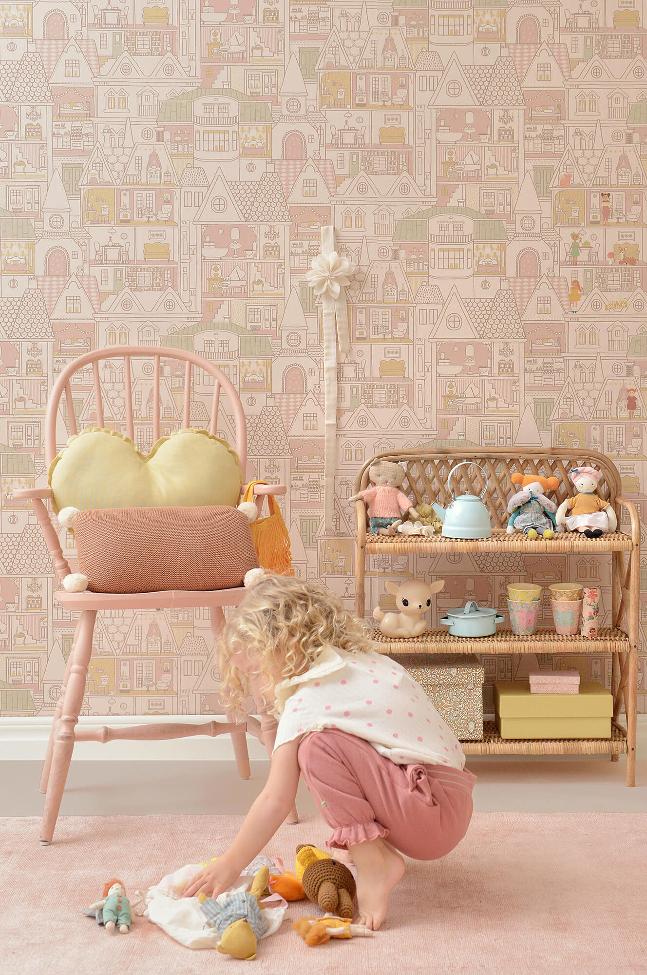Dollhouse Sunny Pink Wallpaper by Majvillan