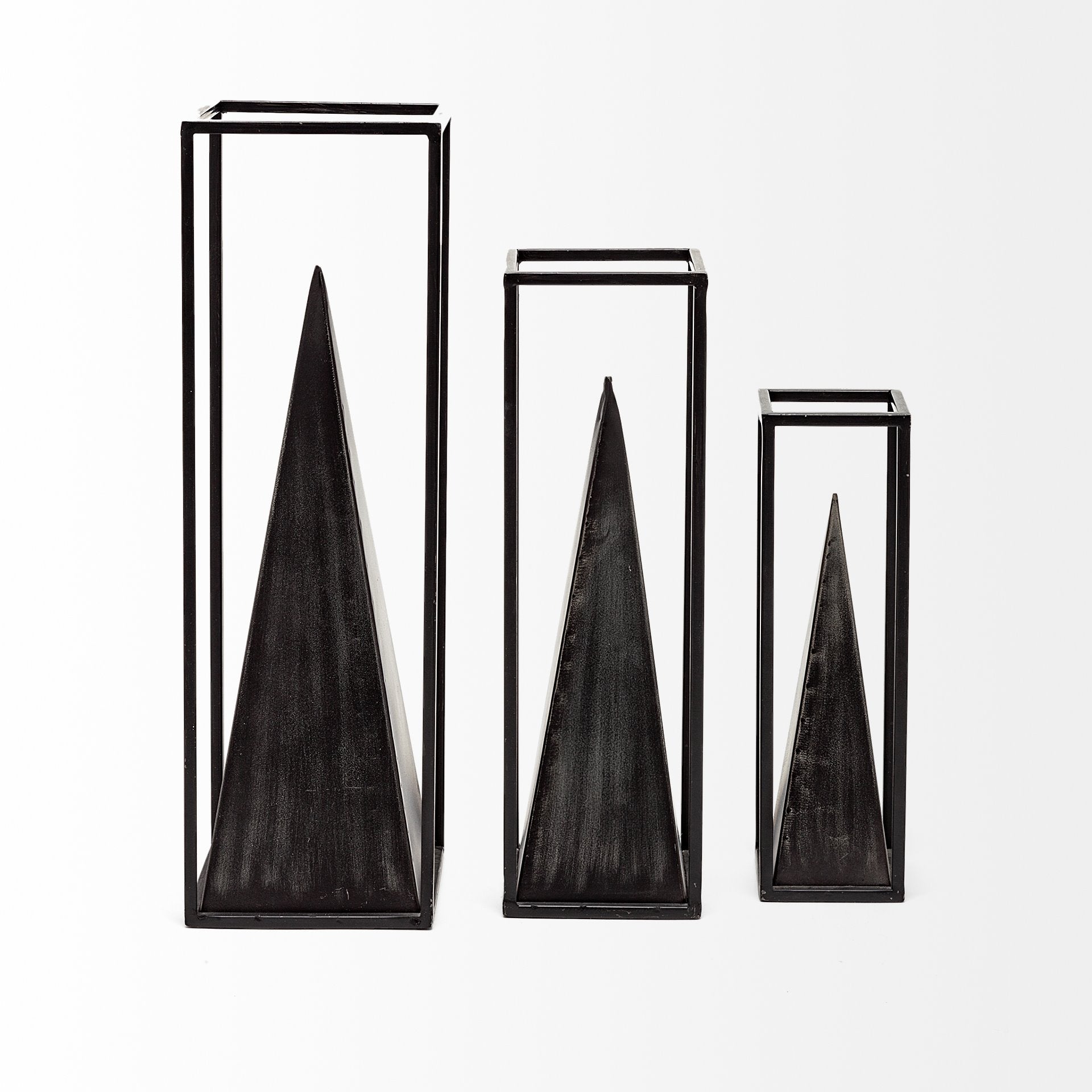 Memphis Metal Pyramid Object Mercana Mer 67657 1