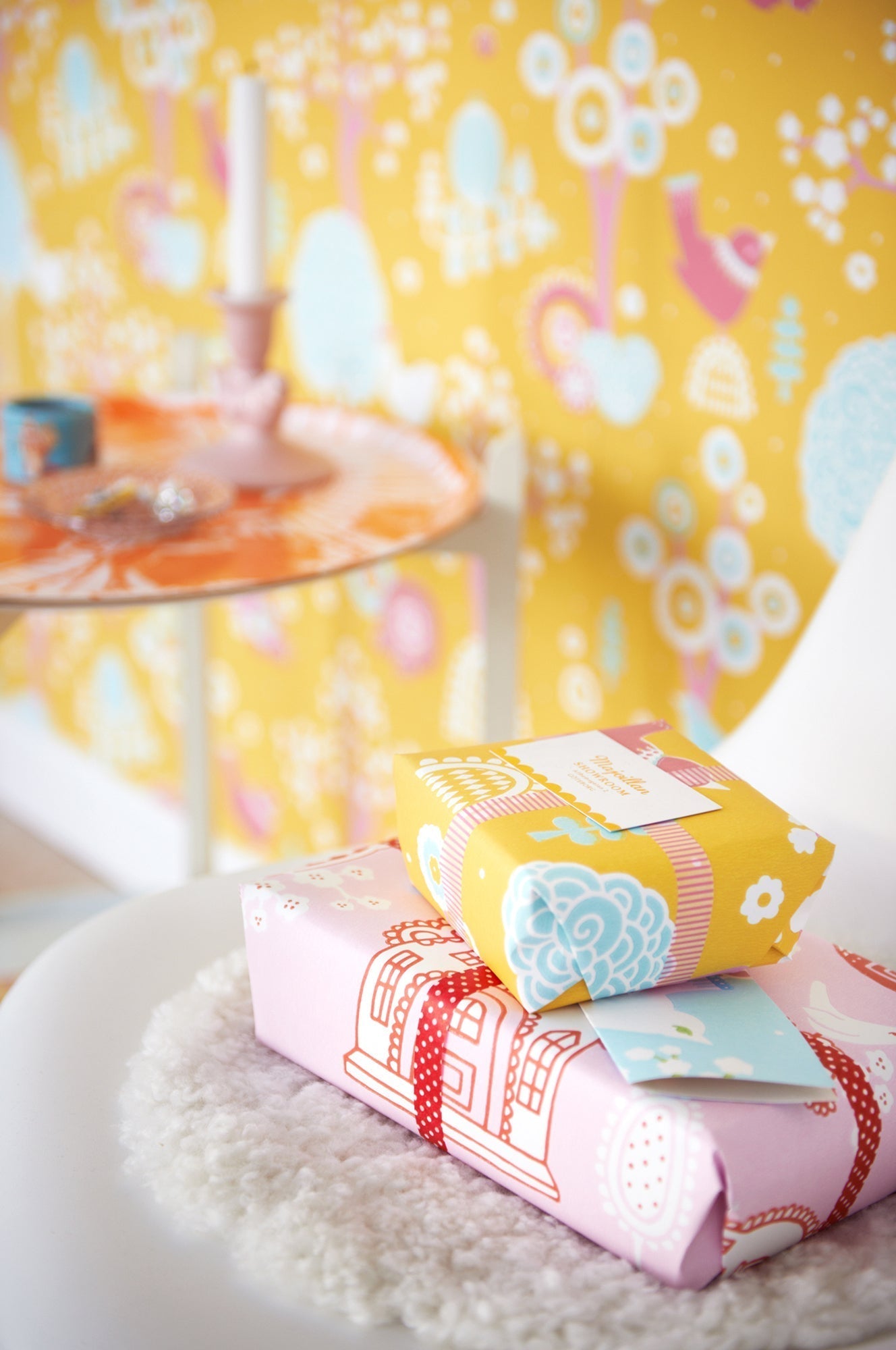 Cherry Valley Yellow Wallpaper by Majvillan