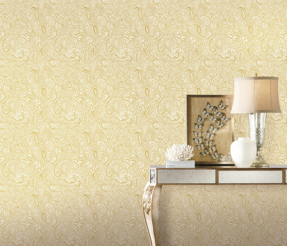 Paisley Trellis Wallpaper in Gold