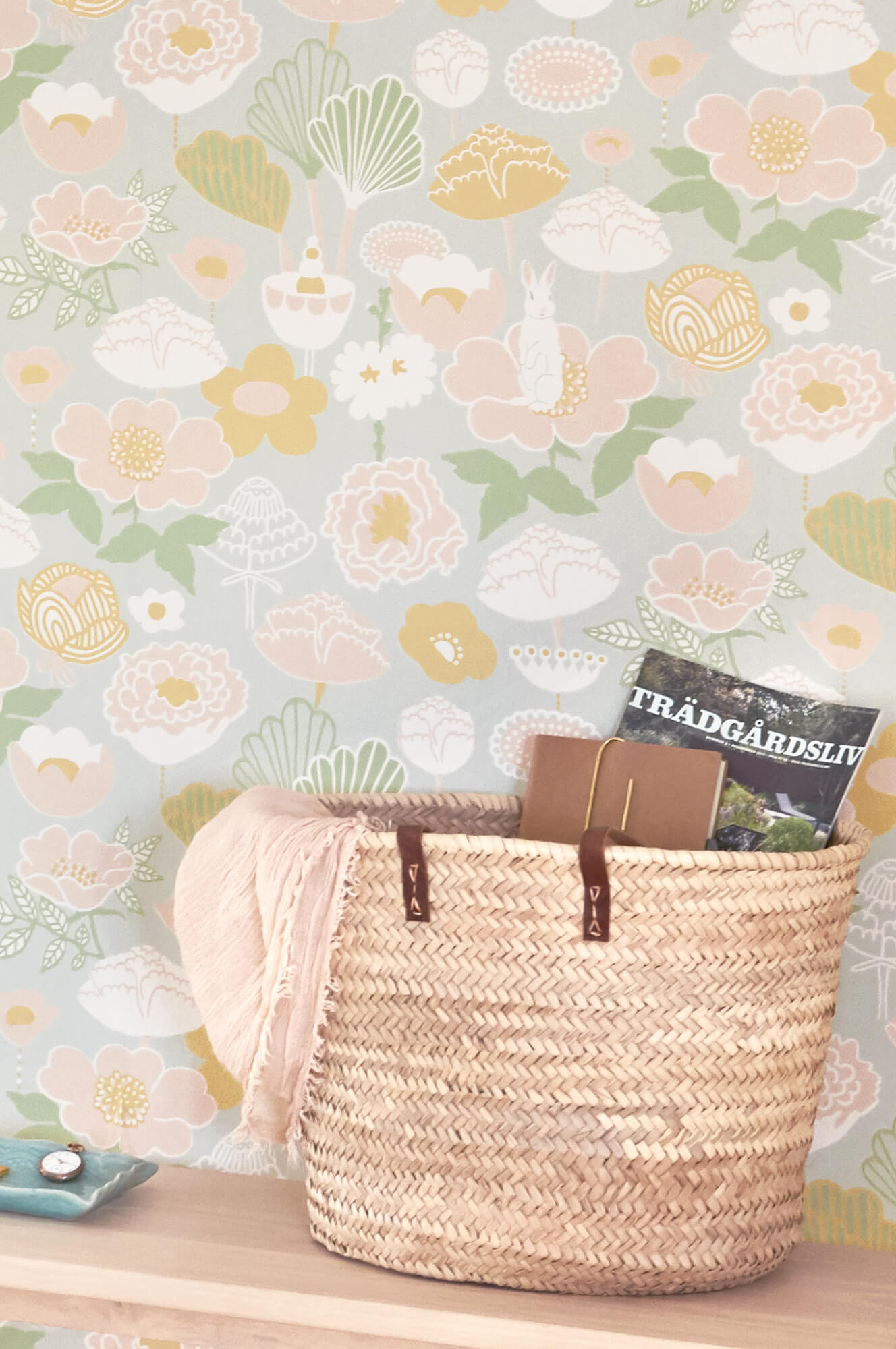 Little Light Grey Wallpaper by Majvillan