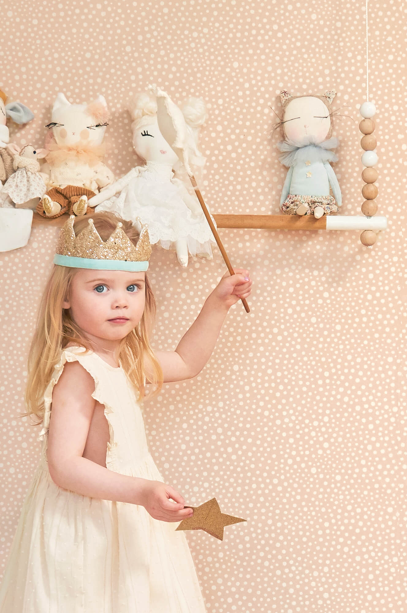 Dots Wallpaper in Soft Pink
