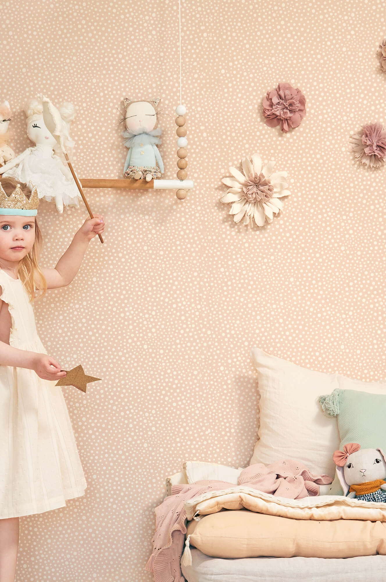 Dots Wallpaper in Soft Pink