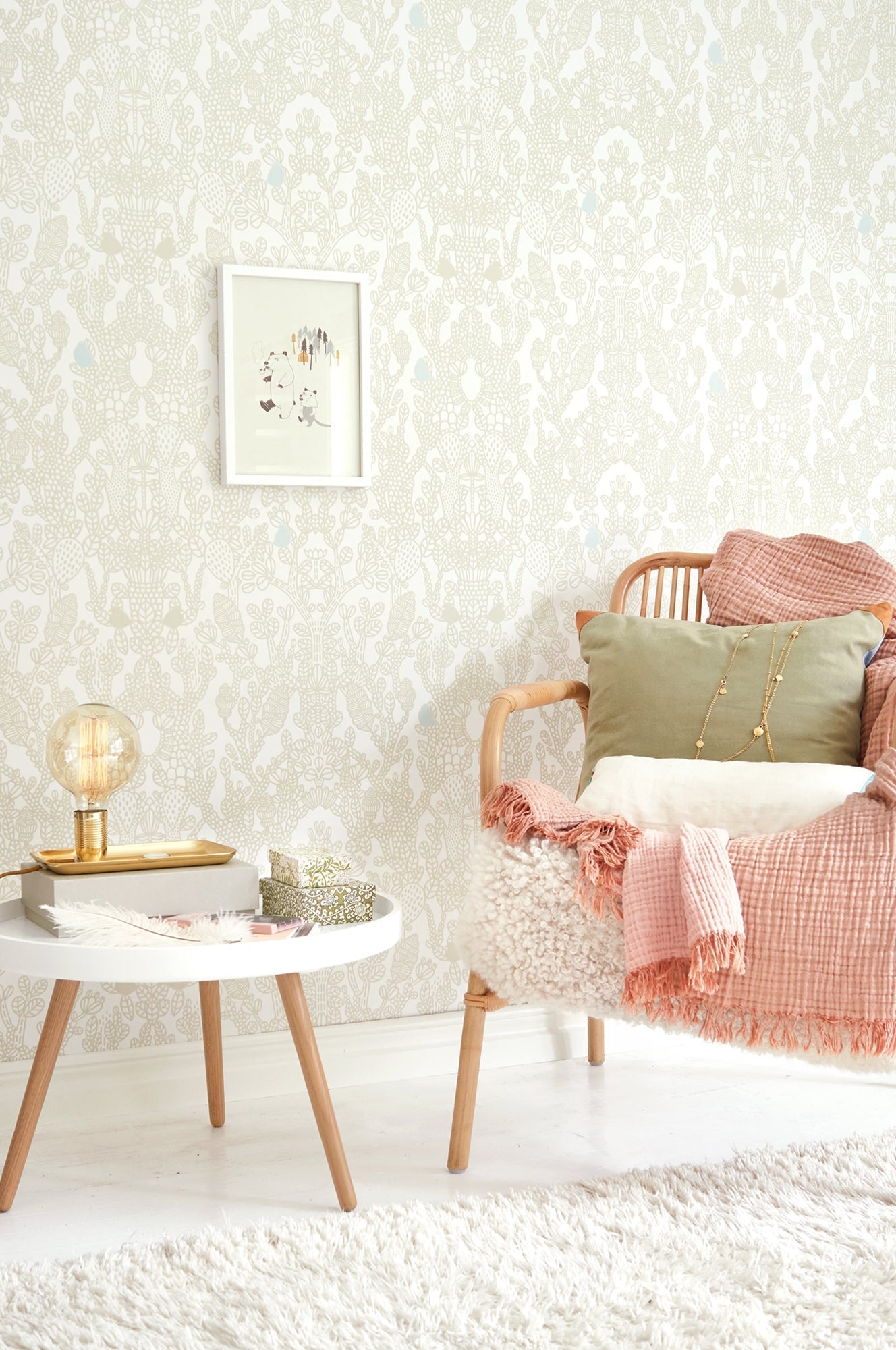 Amelie Creme Wallpaper by Majvillan