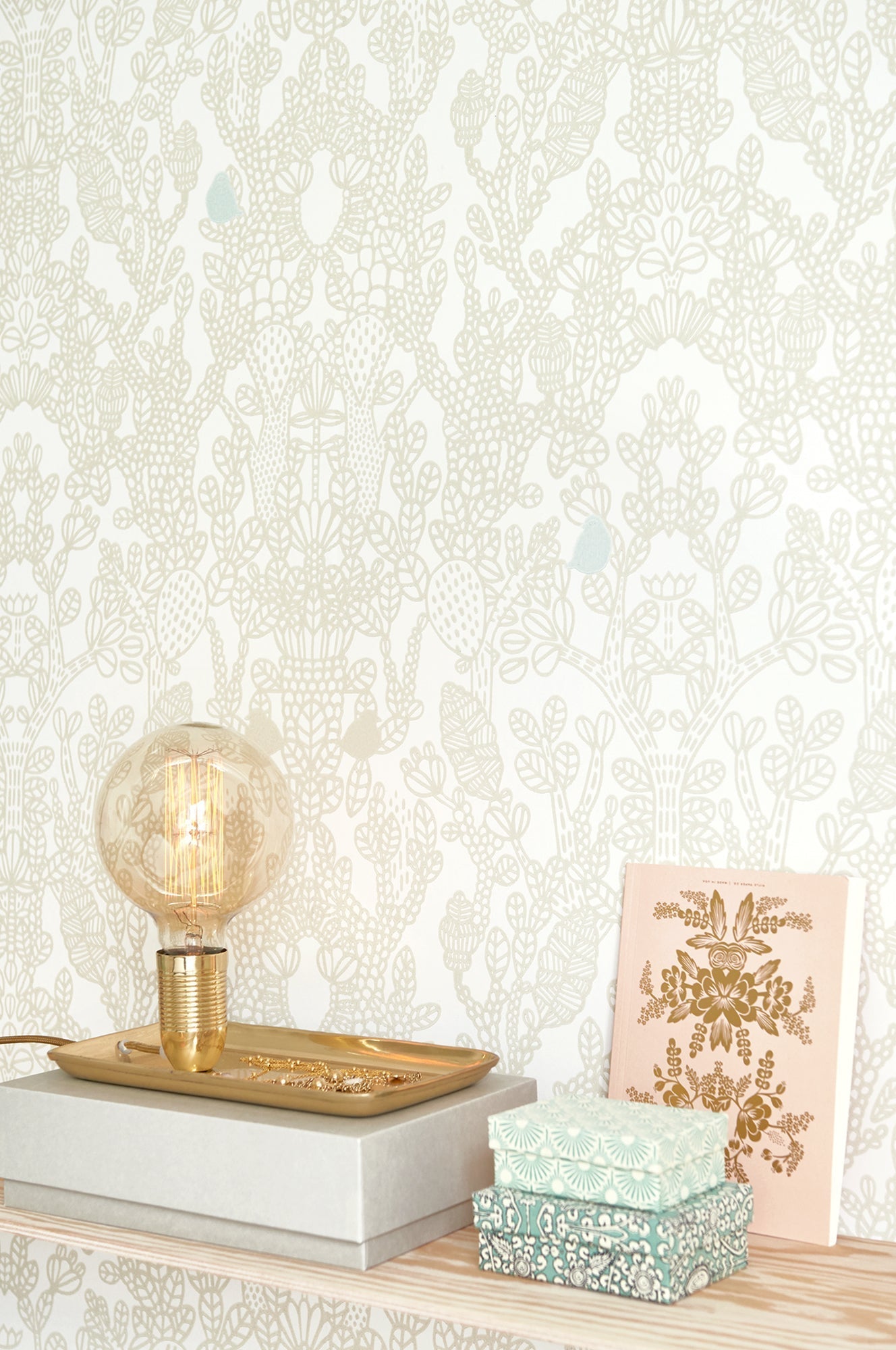 Amelie Creme Wallpaper by Majvillan