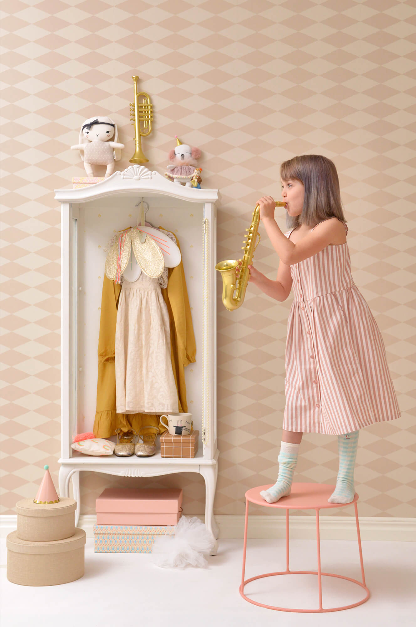 Copenhagen Beige Pink Wallpaper by Majvillan