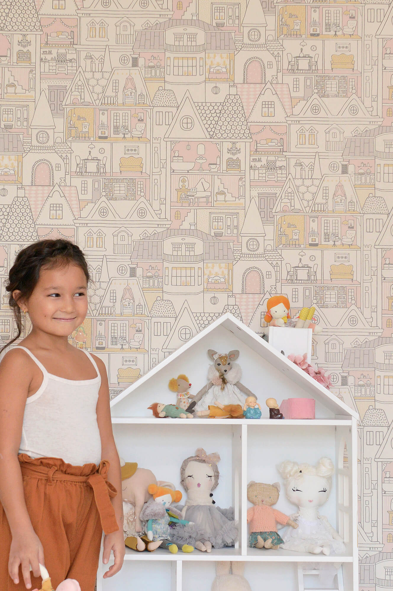 Dollhouse Wool White Wallpaper by Majvillan