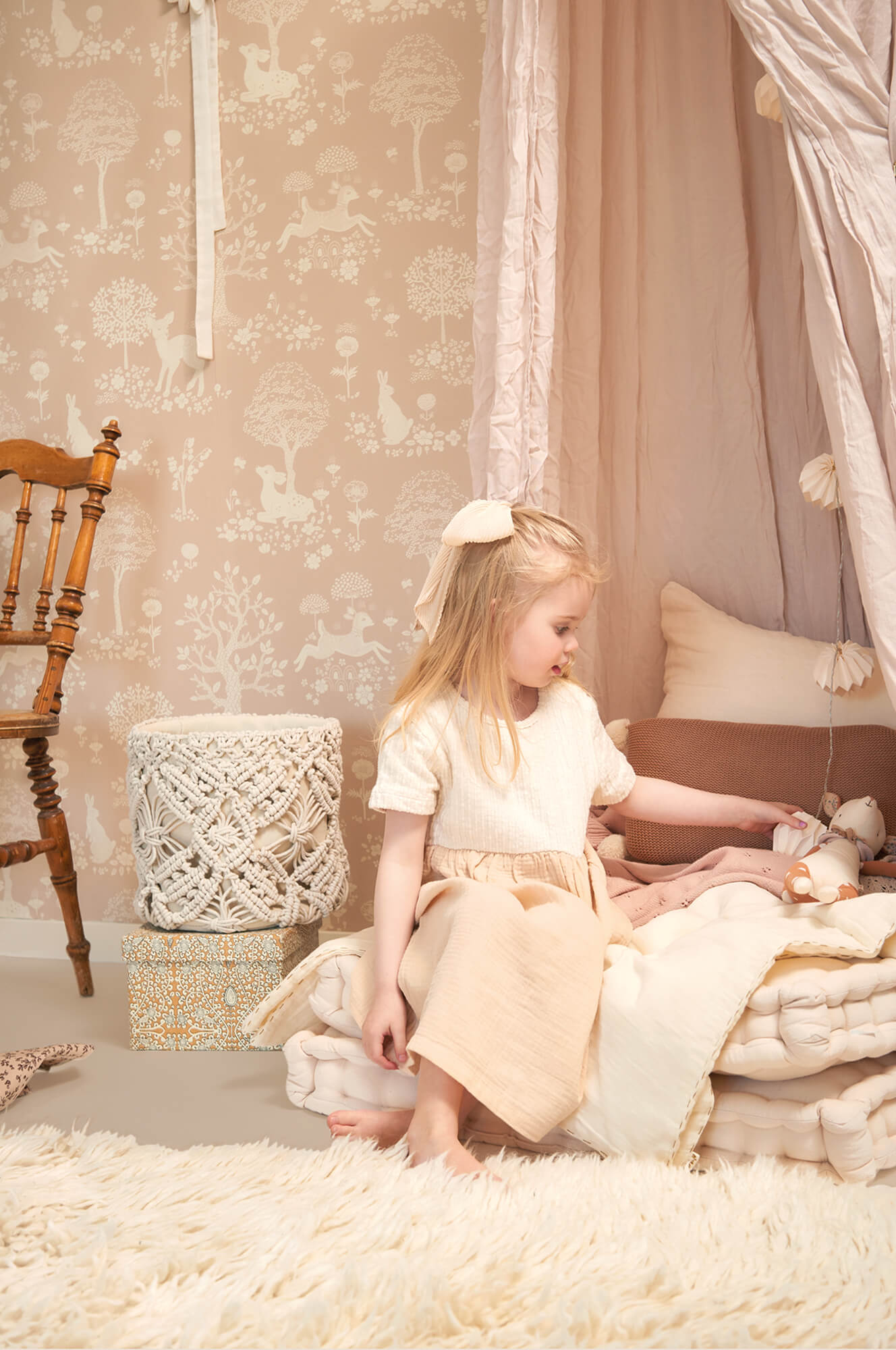 Summer Fields Wallpaper in Powder Pink