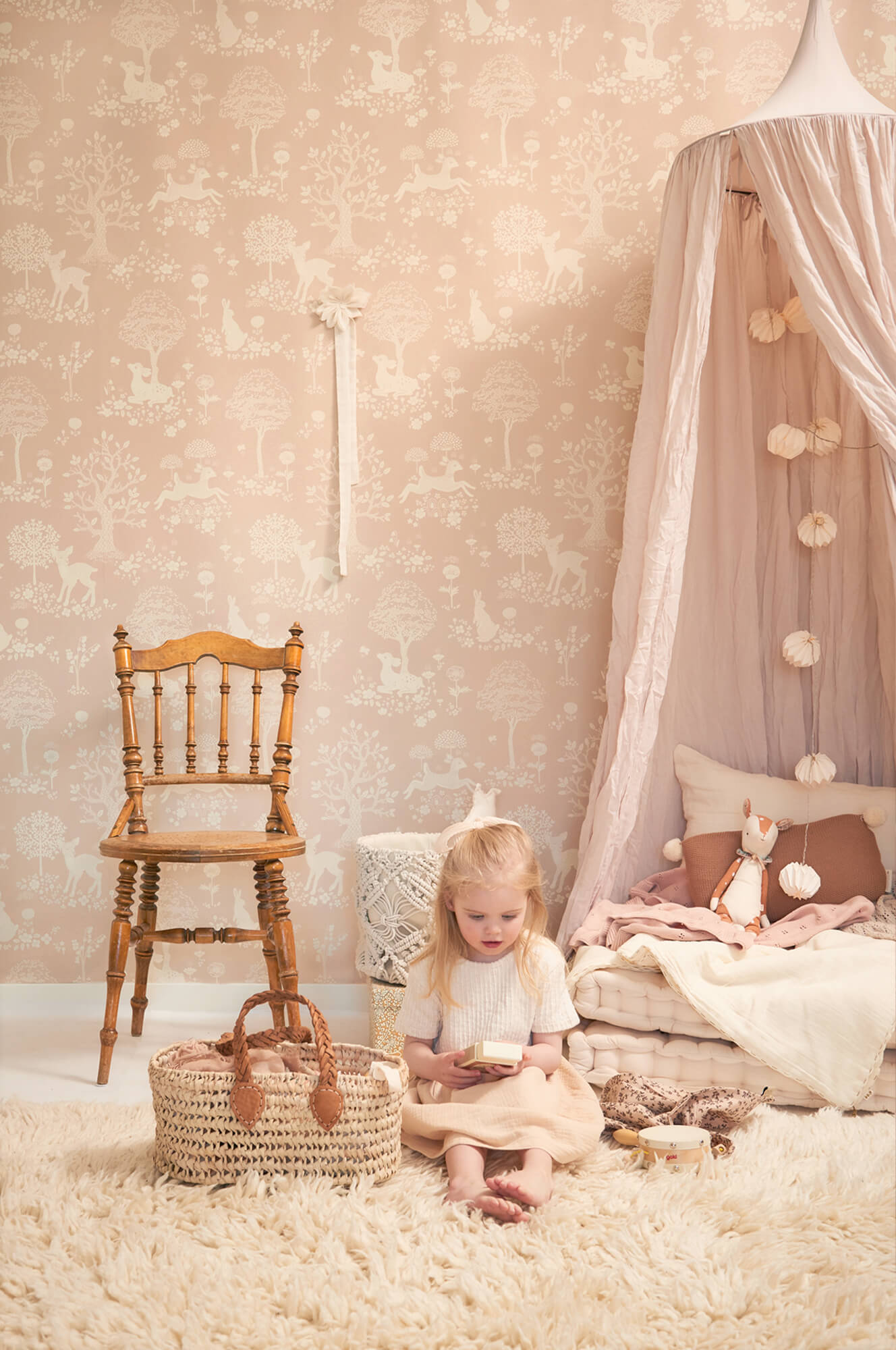 Summer Fields Wallpaper in Powder Pink
