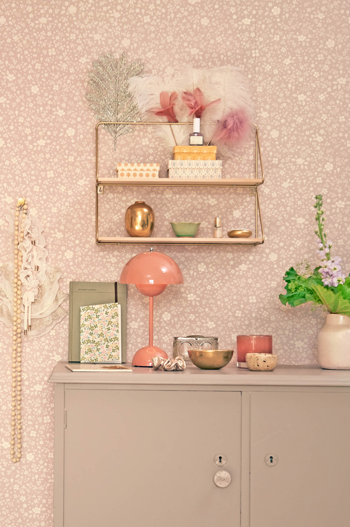Flora Wallpaper in Dreamy Lilac