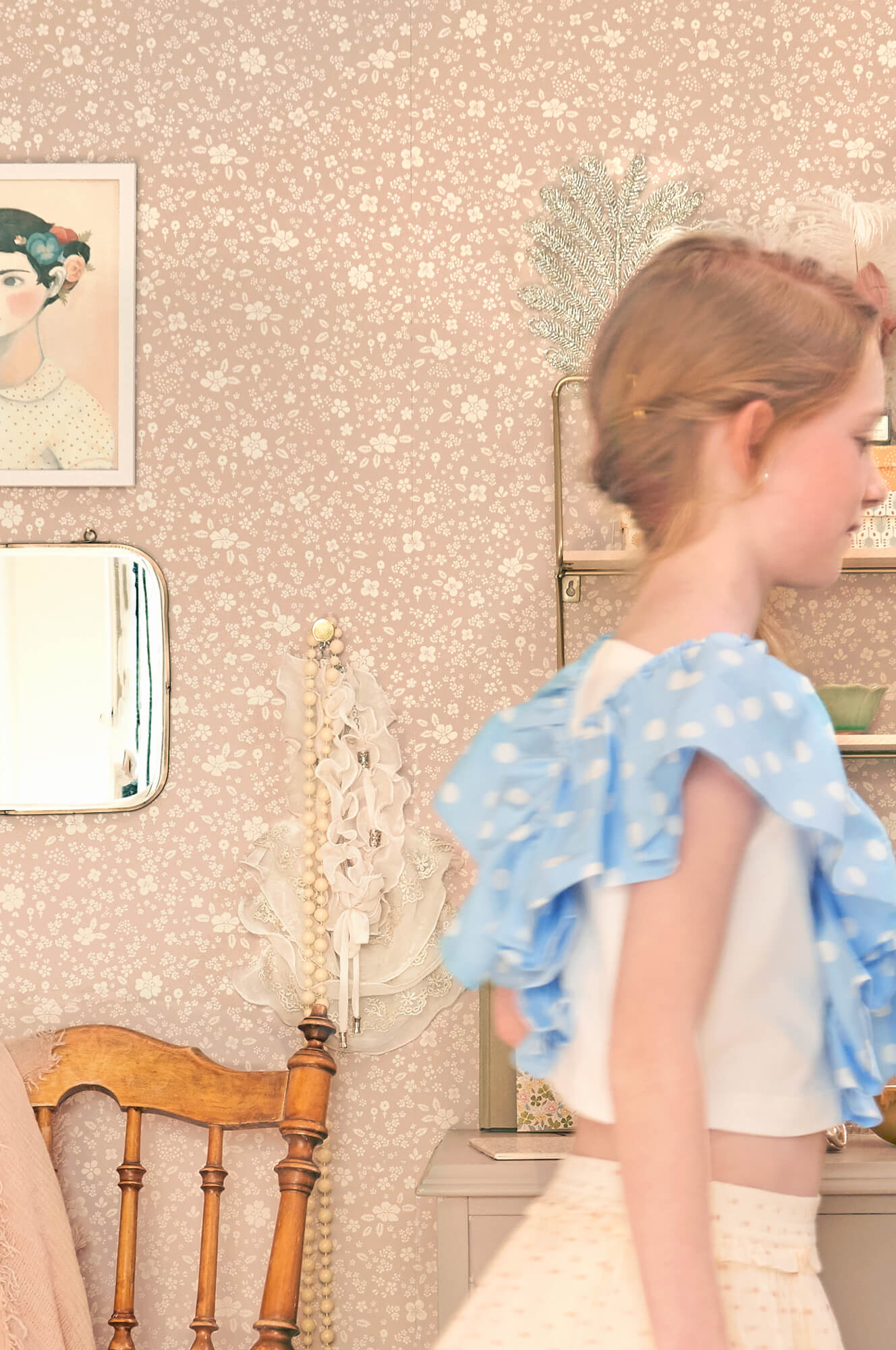 Flora Wallpaper in Dreamy Lilac