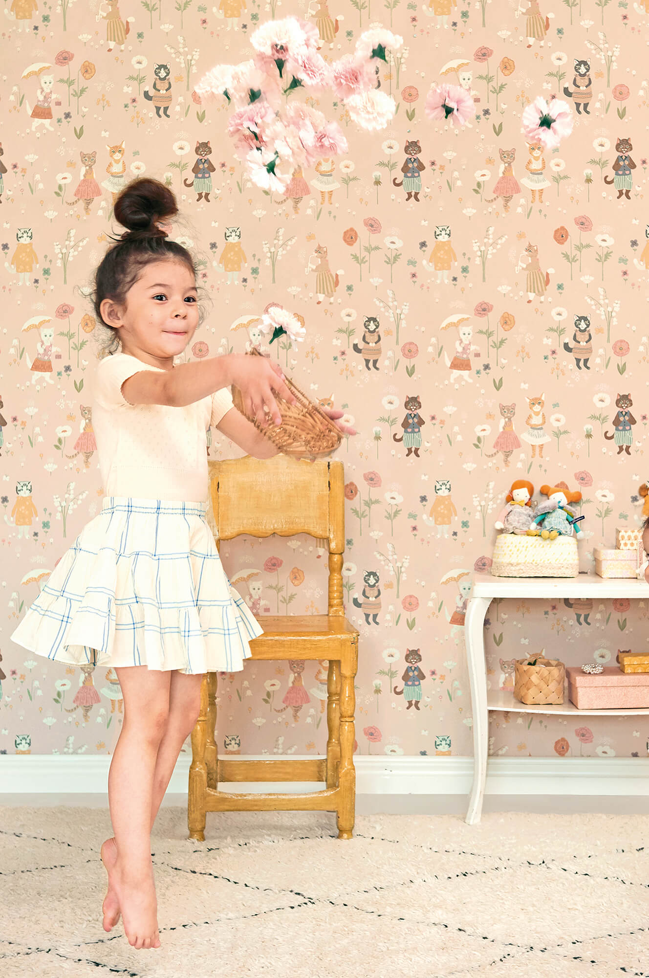 Catwalk Wallpaper in Sweet Pink