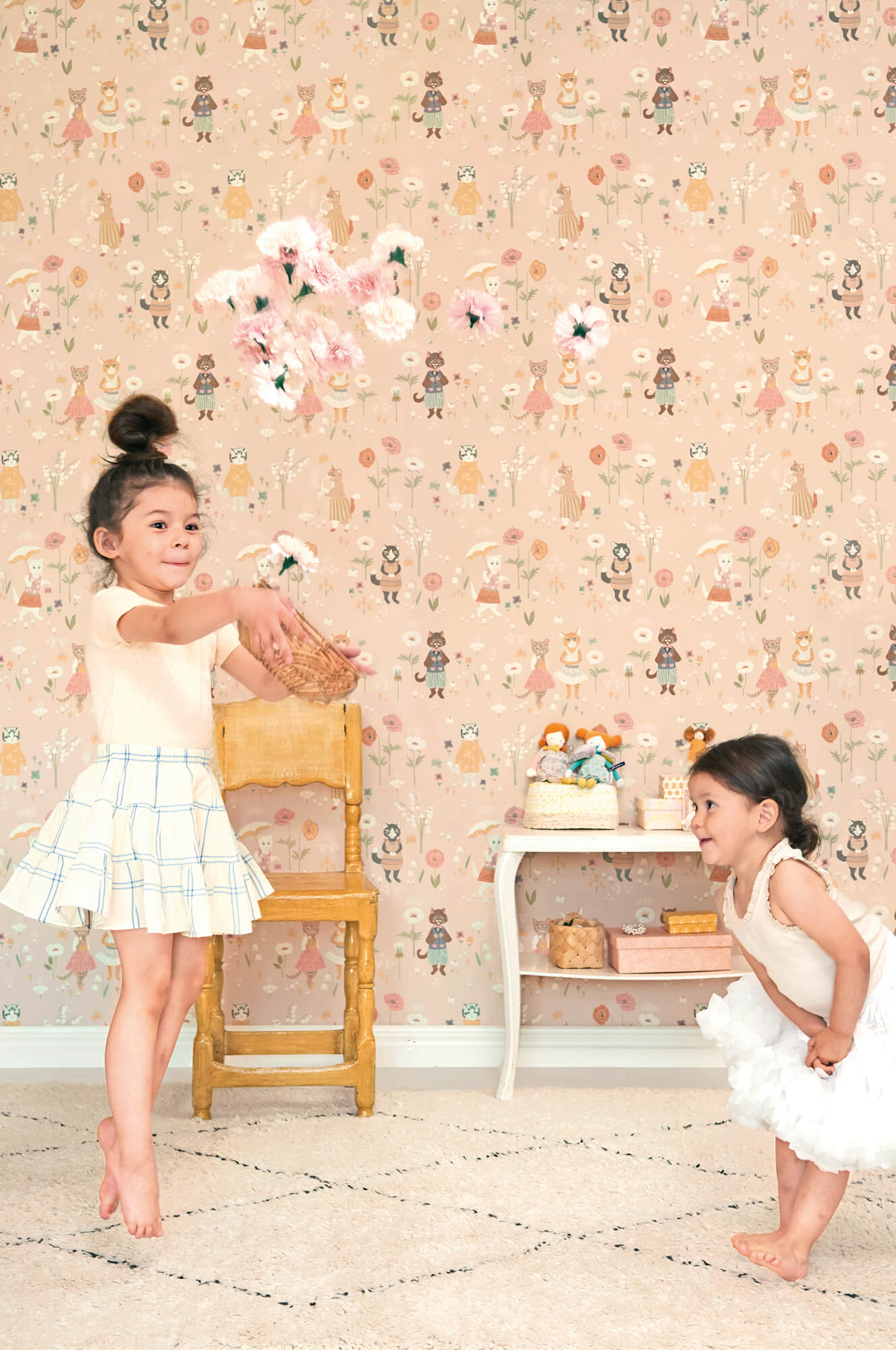 Catwalk Wallpaper in Sweet Pink
