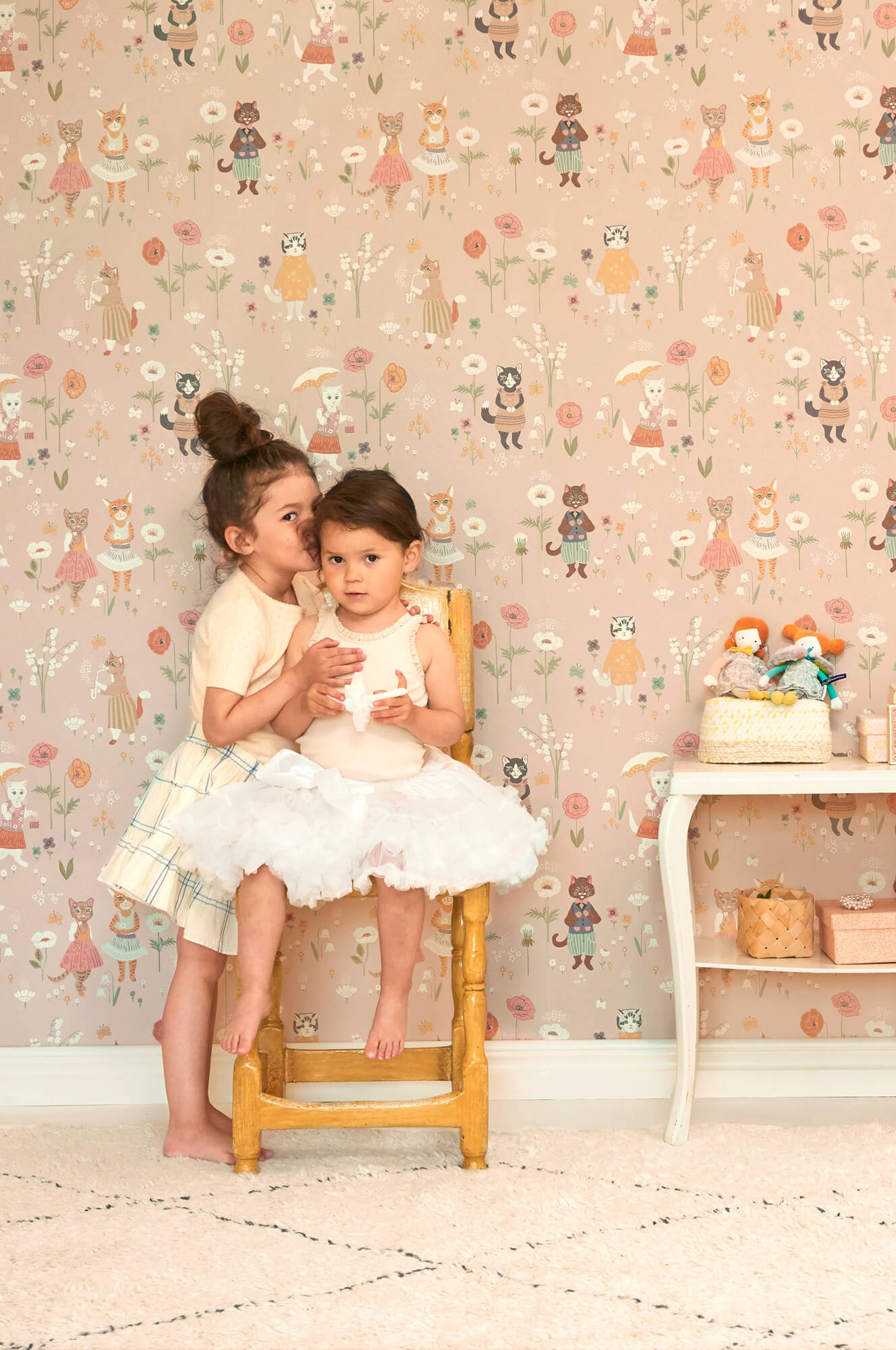 Catwalk Wallpaper in Sweet Pink
