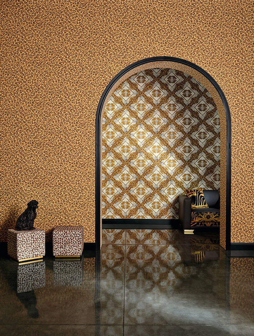 Floral Rhombuses Textured Wallpaper in Cream/Gold