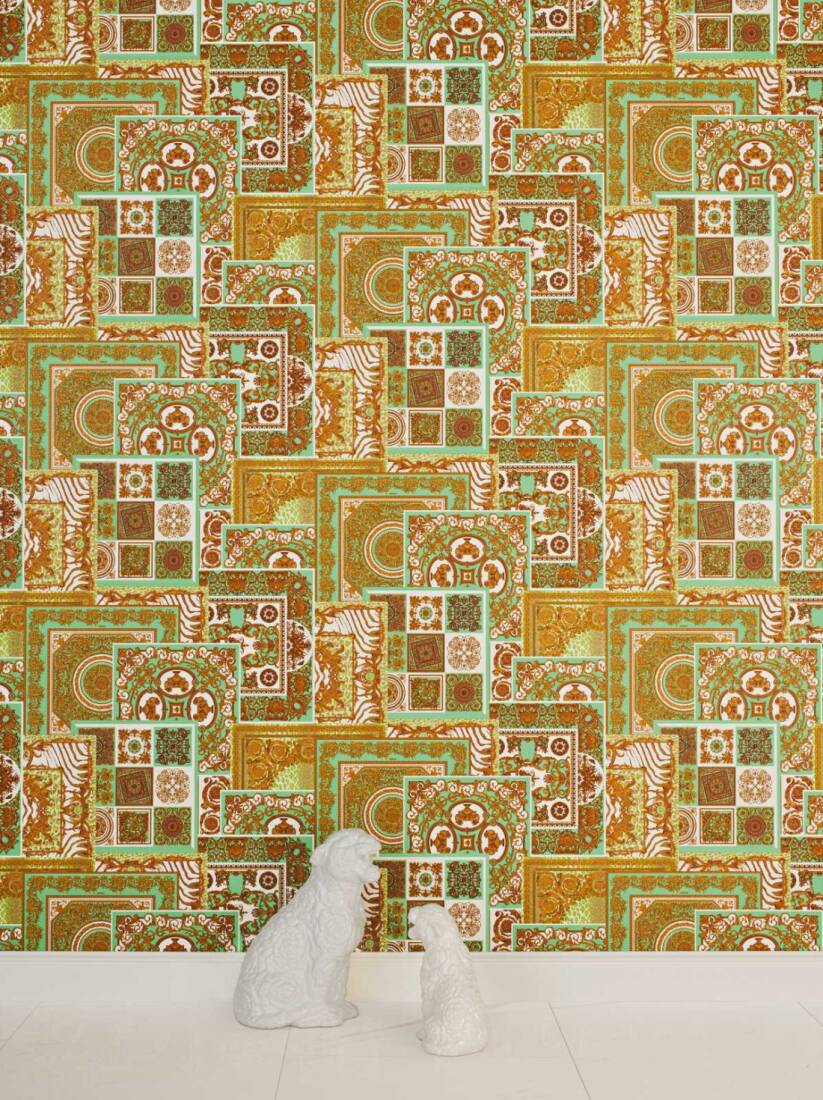 Classical Deco Textured Damask Wallpaper in Green/Gold from the Versace IV Collection