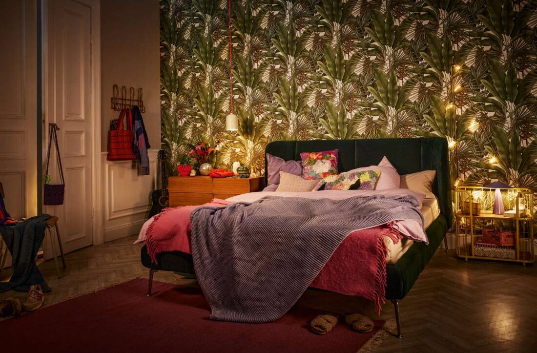 Jungle Leaf Large Floral Wallpaper in Green/White/Beige