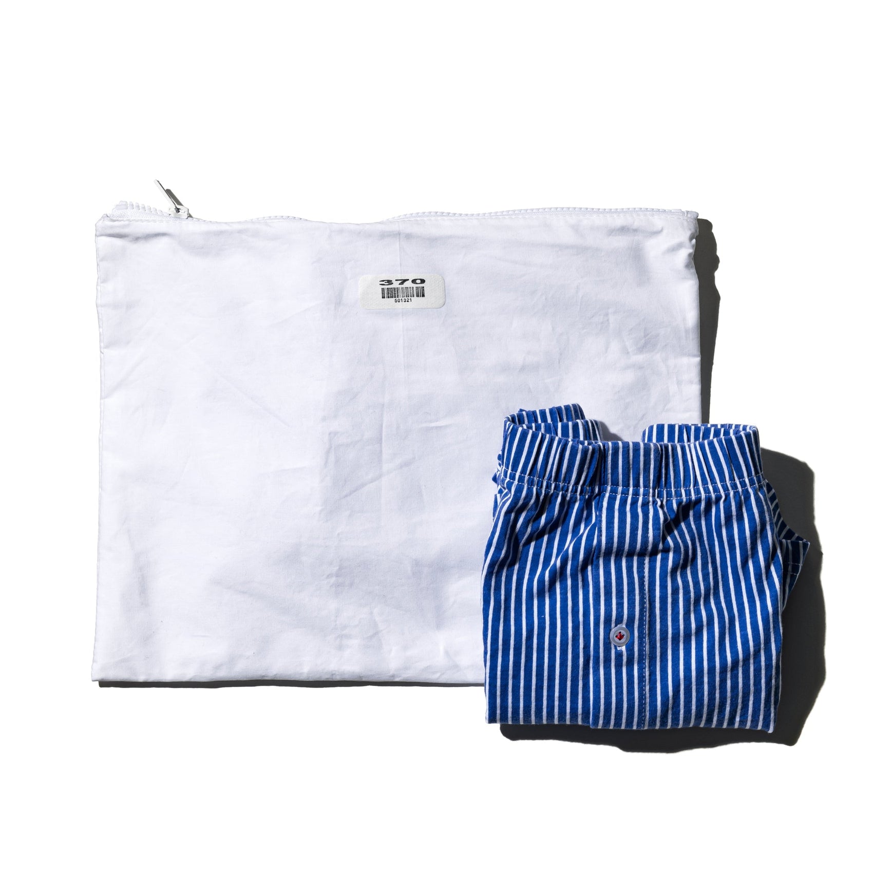 plain pouch 370 design by puebco 1