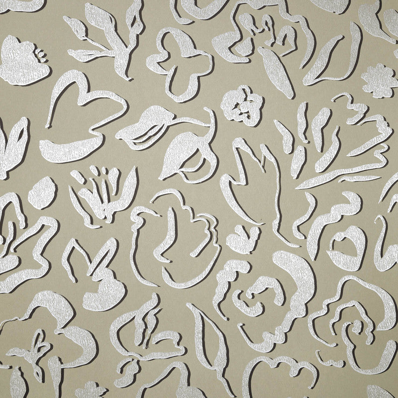 Sample Fiore Operatic Flowers Wallpaper in Nutmeg