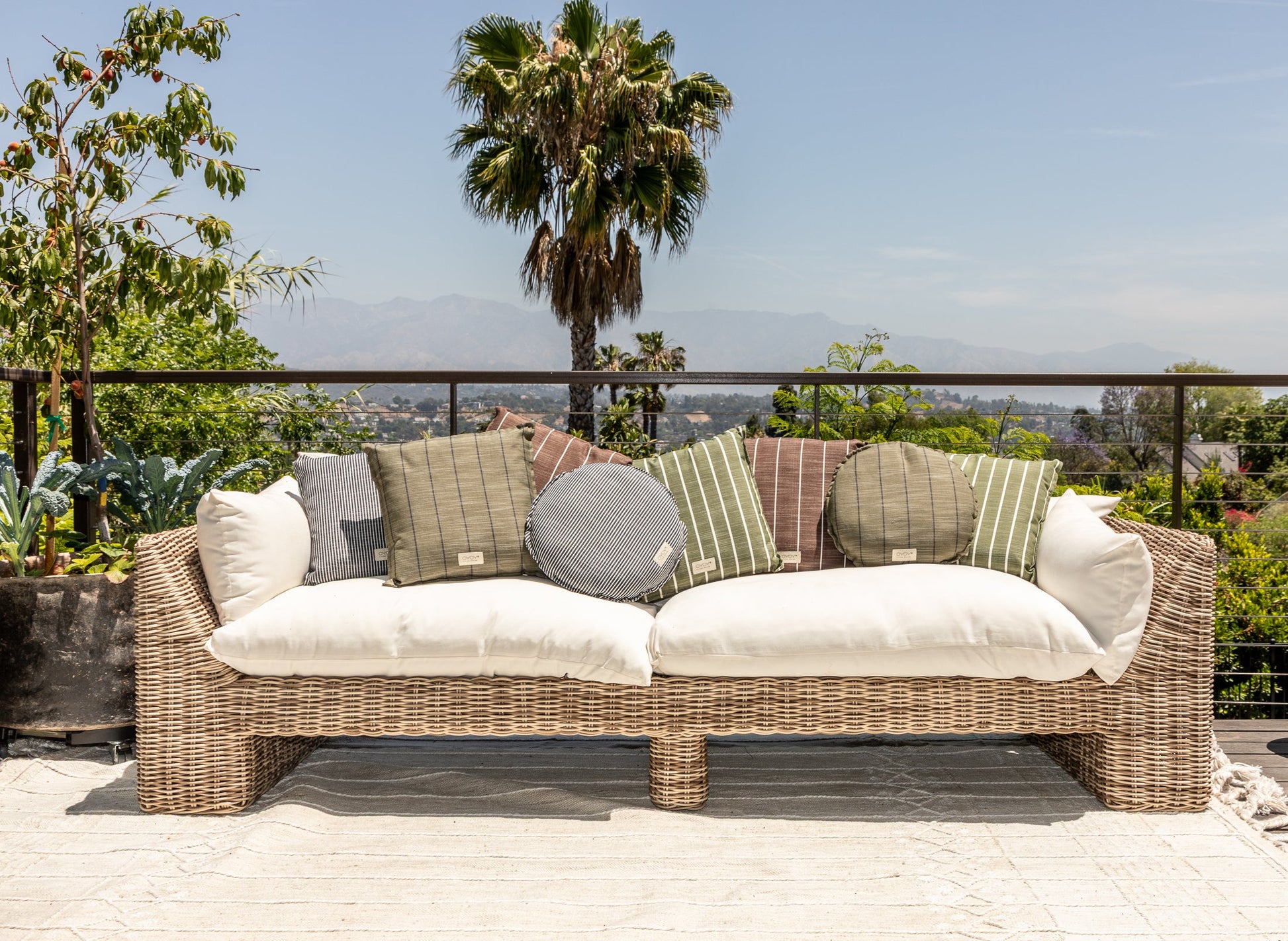 Outdoor Kyoto Cushion Round Olive 2