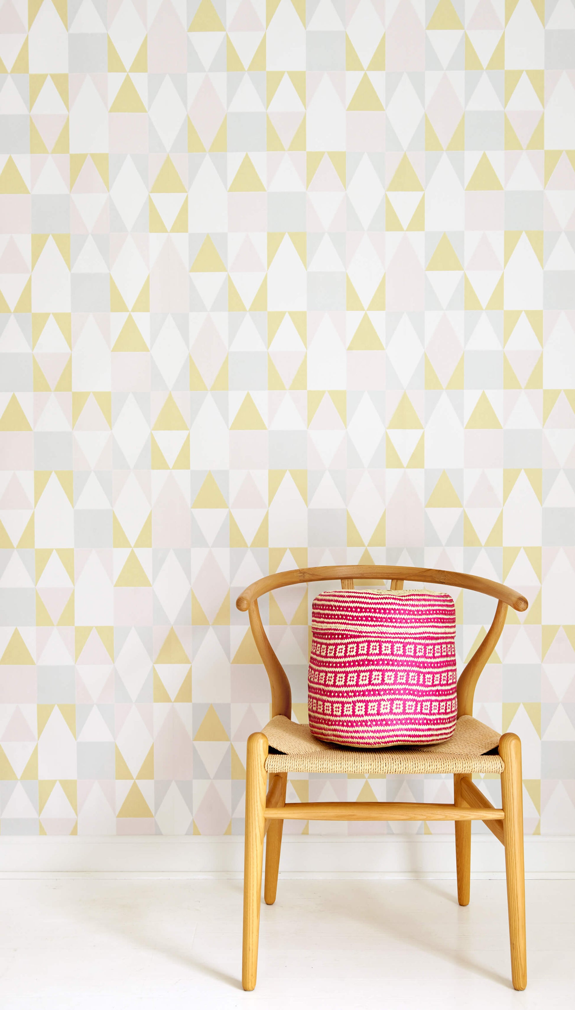 Alice Pink/Yellow Wallpaper by Majvillan
