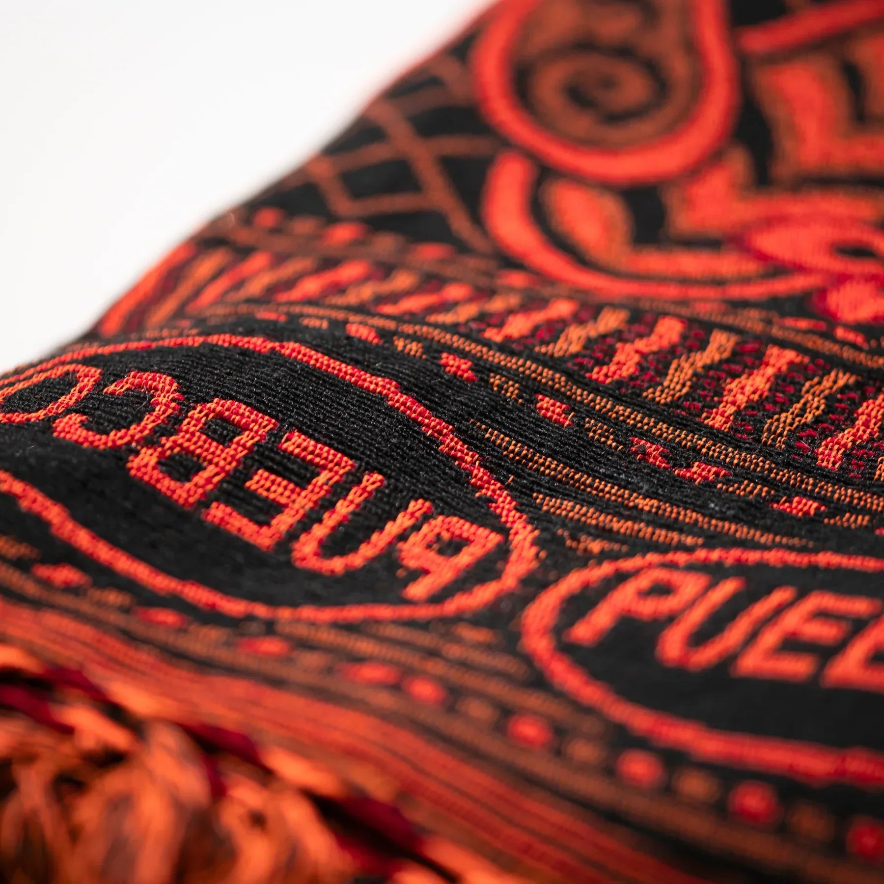 Reversible Jacquard Rug - Black