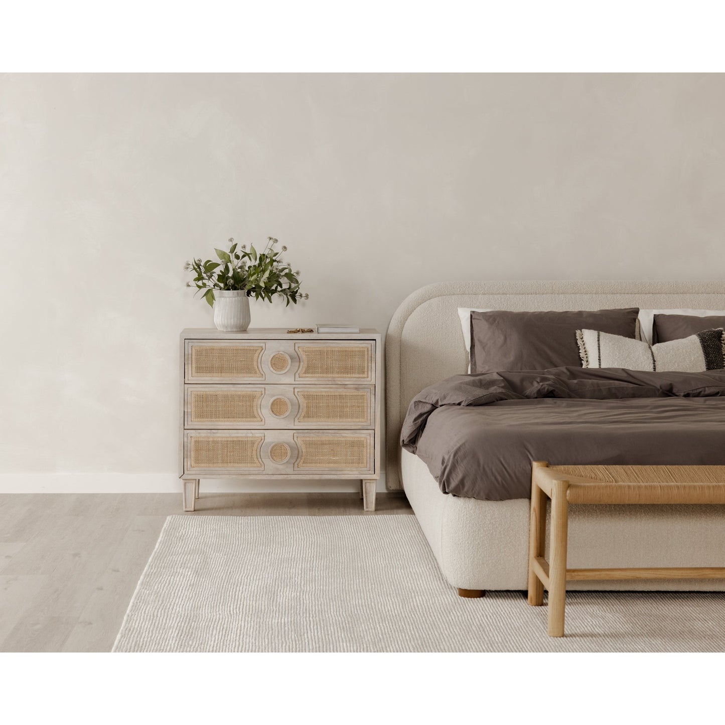 colin queen bed by Moe's Home Collection mhc rn 1146 25 15