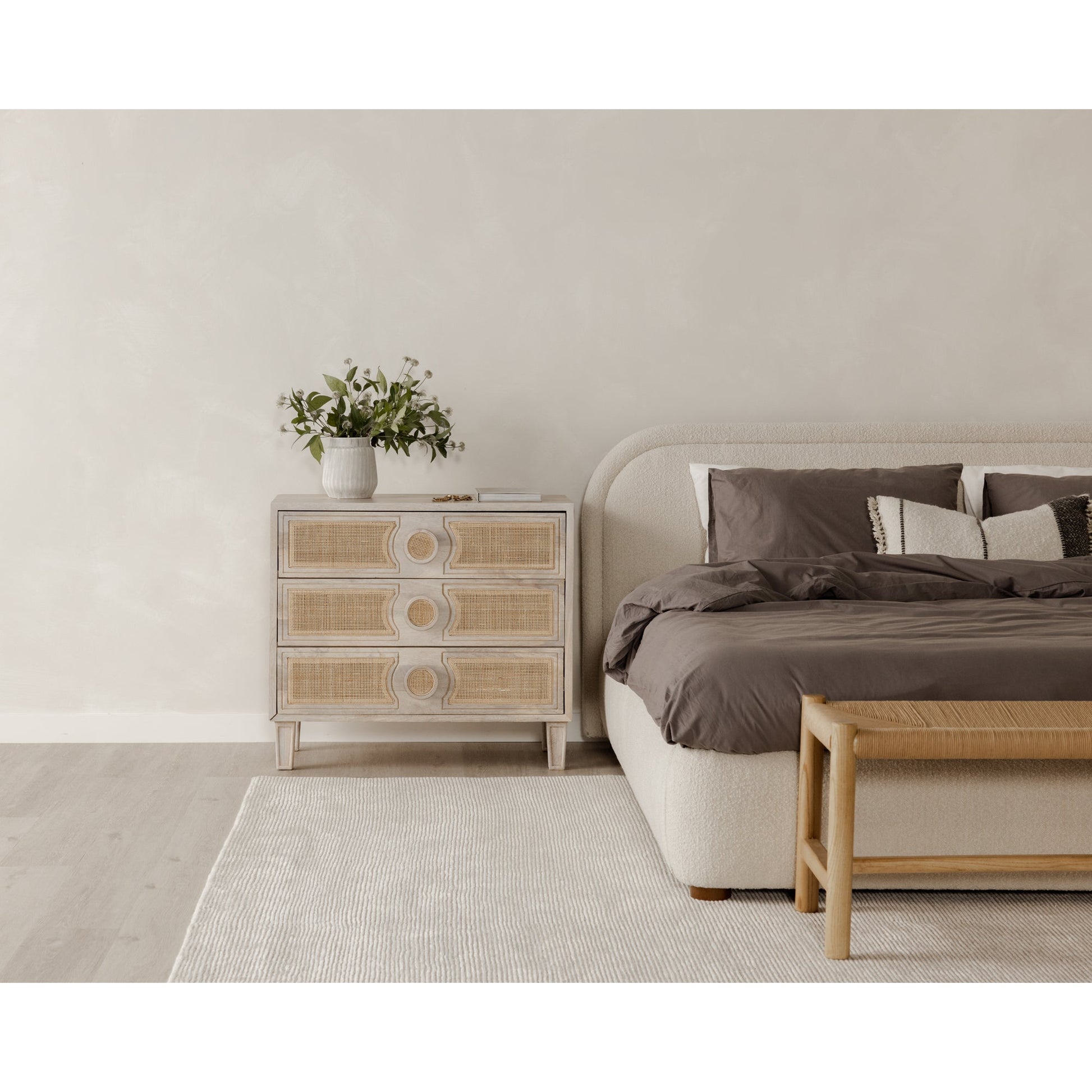 colin queen bed by Moe's Home Collection mhc rn 1146 25 15