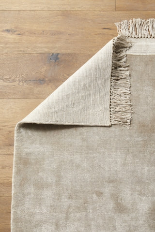 filuca shiny beige carpet with fringe 2